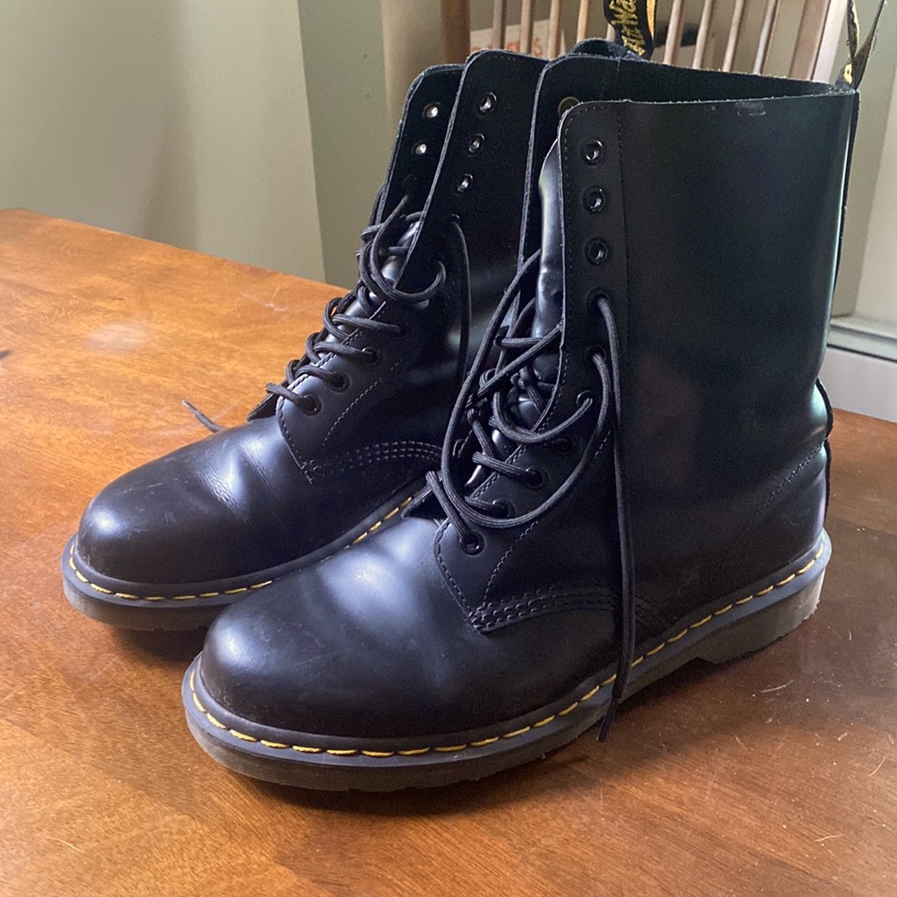 Dr. Marten 10 hole lace up boots size 11 worn a few times